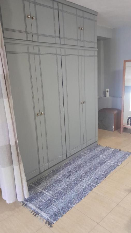 George House Apartment เลโอนีดีออน ภายนอก รูปภาพ